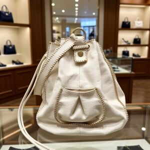 VTG. Sigrid Olsen Pebbled Leather Bucket Bag Cream Boho Chic Shoulder Bag